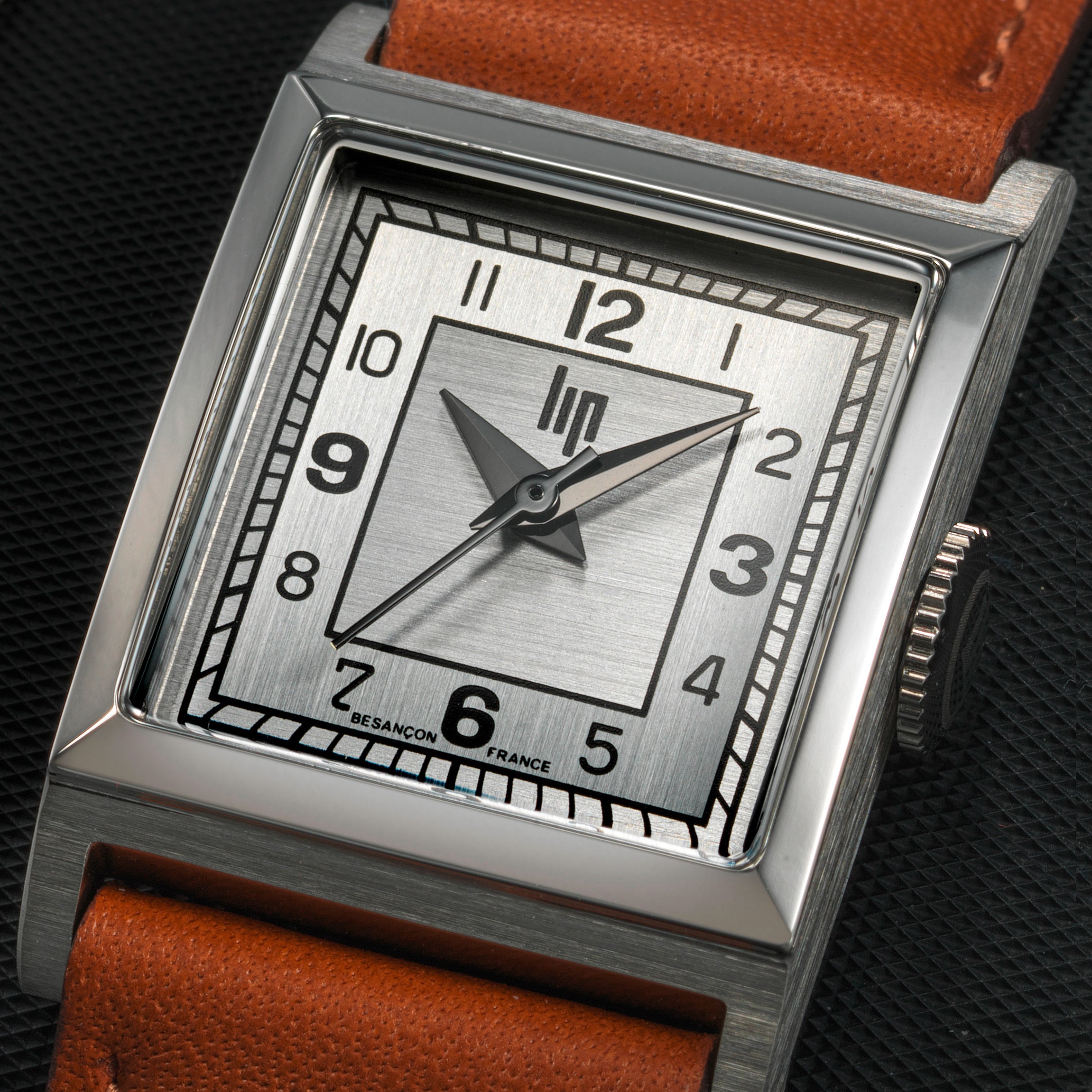 LIP Montre LIP Femme Churchill C18 en Cuir Marron 671620