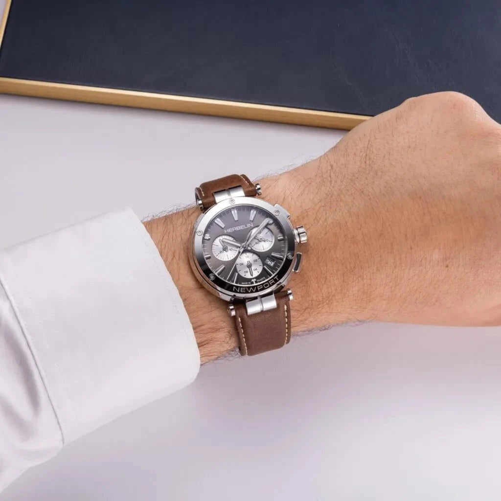 MICHEL HERBELIN Montre HERBELIN Homme Newport Chronographe en Cuir 37658AP24MA
