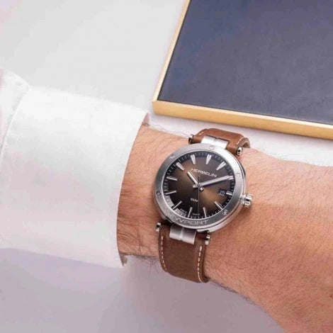 MICHEL HERBELIN Montre HERBELIN Homme Newport en Cuir Marron 12288A27MA