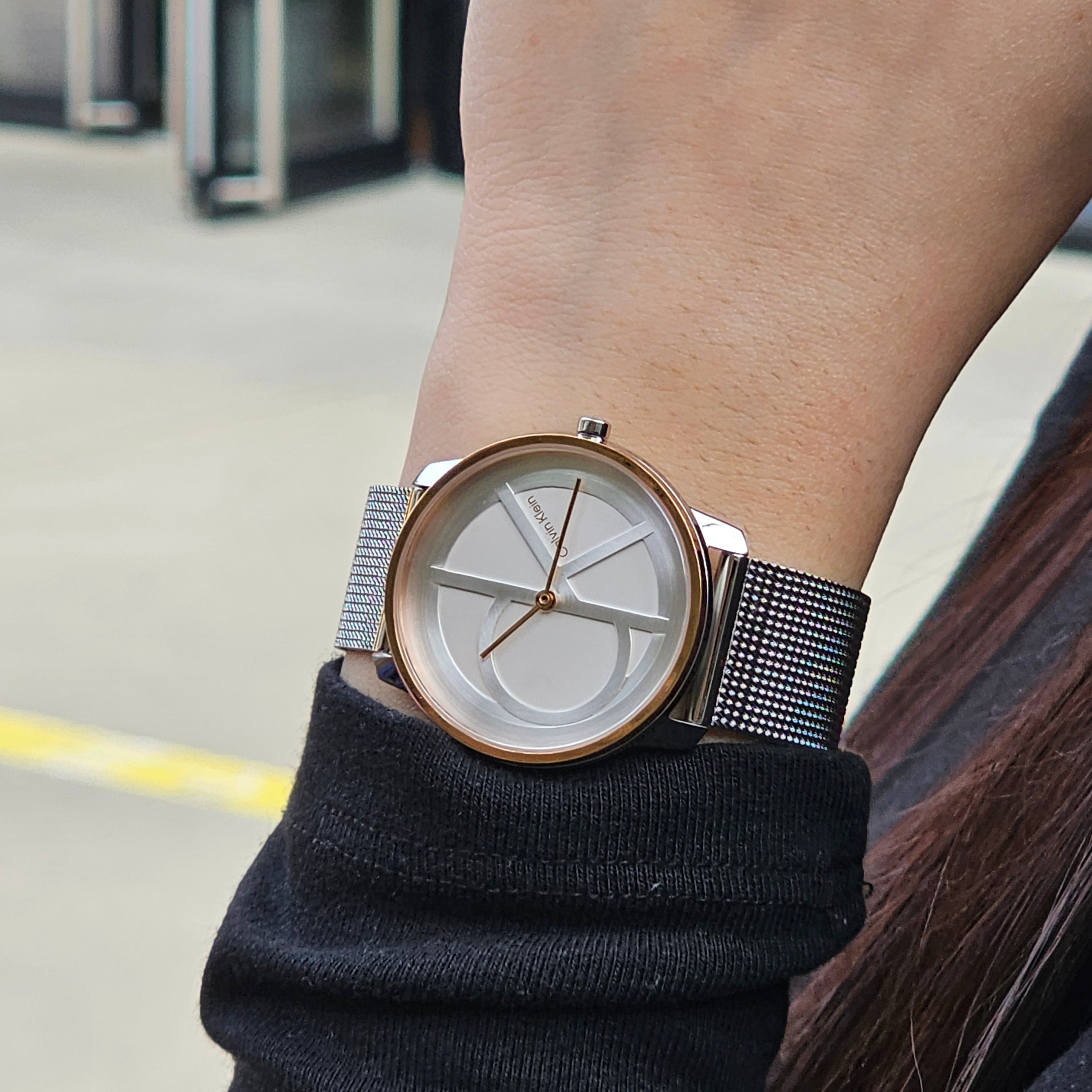 CALVIN KLEIN Montre CALVIN KLEIN Iconic Mesh Femme en acier milanais 25200033