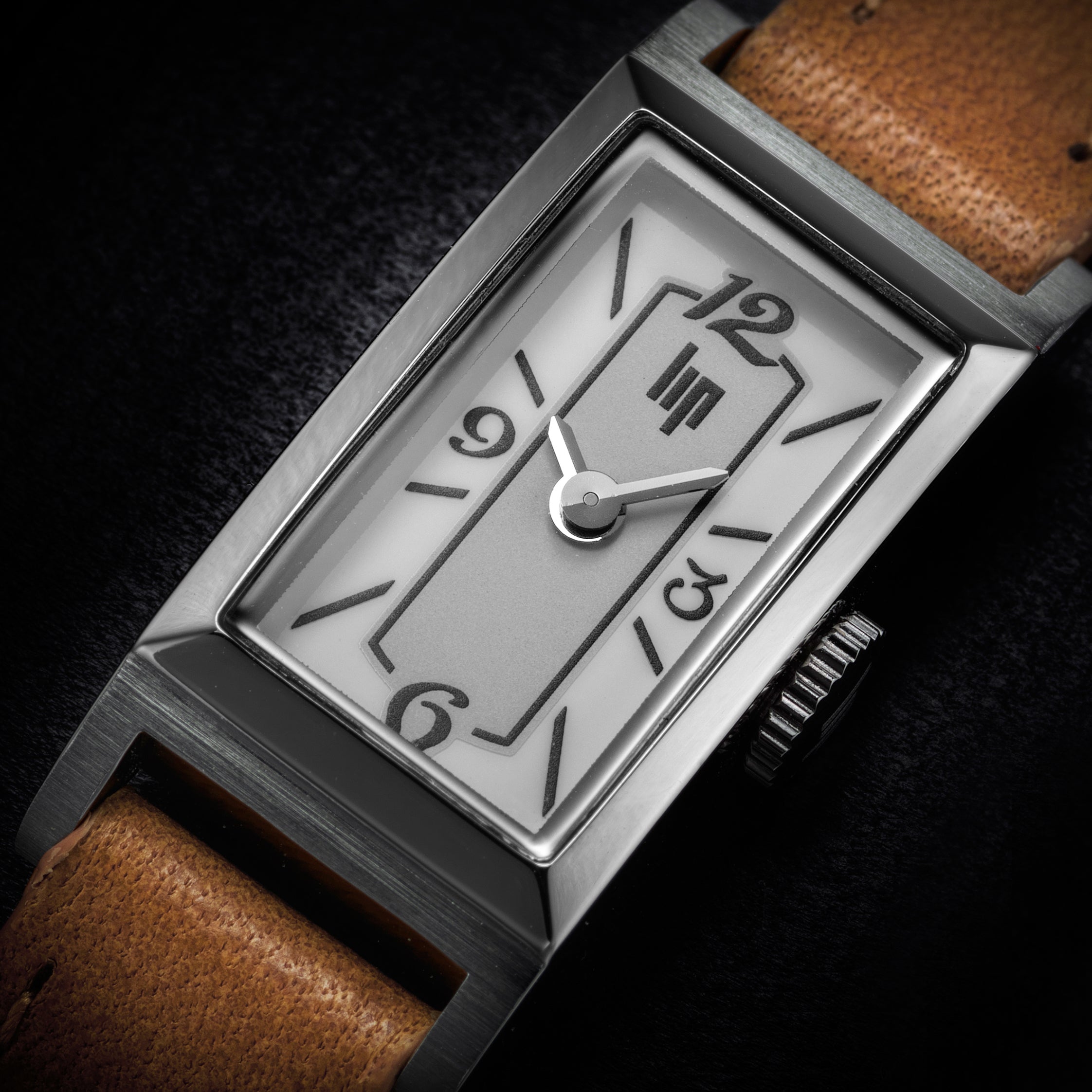 LIP Montre LIP Femme Churchill T13 en Cuir Marron 671206