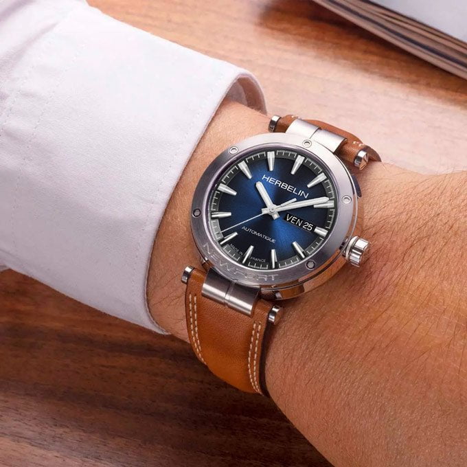 MICHEL HERBELIN Montre HERBELIN Homme Newport Automatique en Cuir 1768A15GD