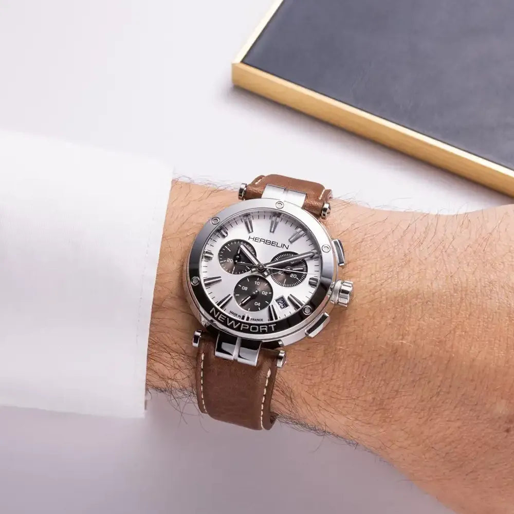 MICHEL HERBELIN Montre HERBELIN Homme Newport Chronographe en Cuir 37658AP42MA