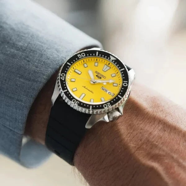 SEIKO 5 Montre SEIKO 5 Homme Sports en Silicone Noir SRPL87K1