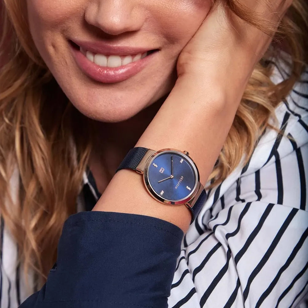 TOMMY HILFIGER Montre TOMMY HILFIGER Femme Liberty en Acier Milanais Bleu