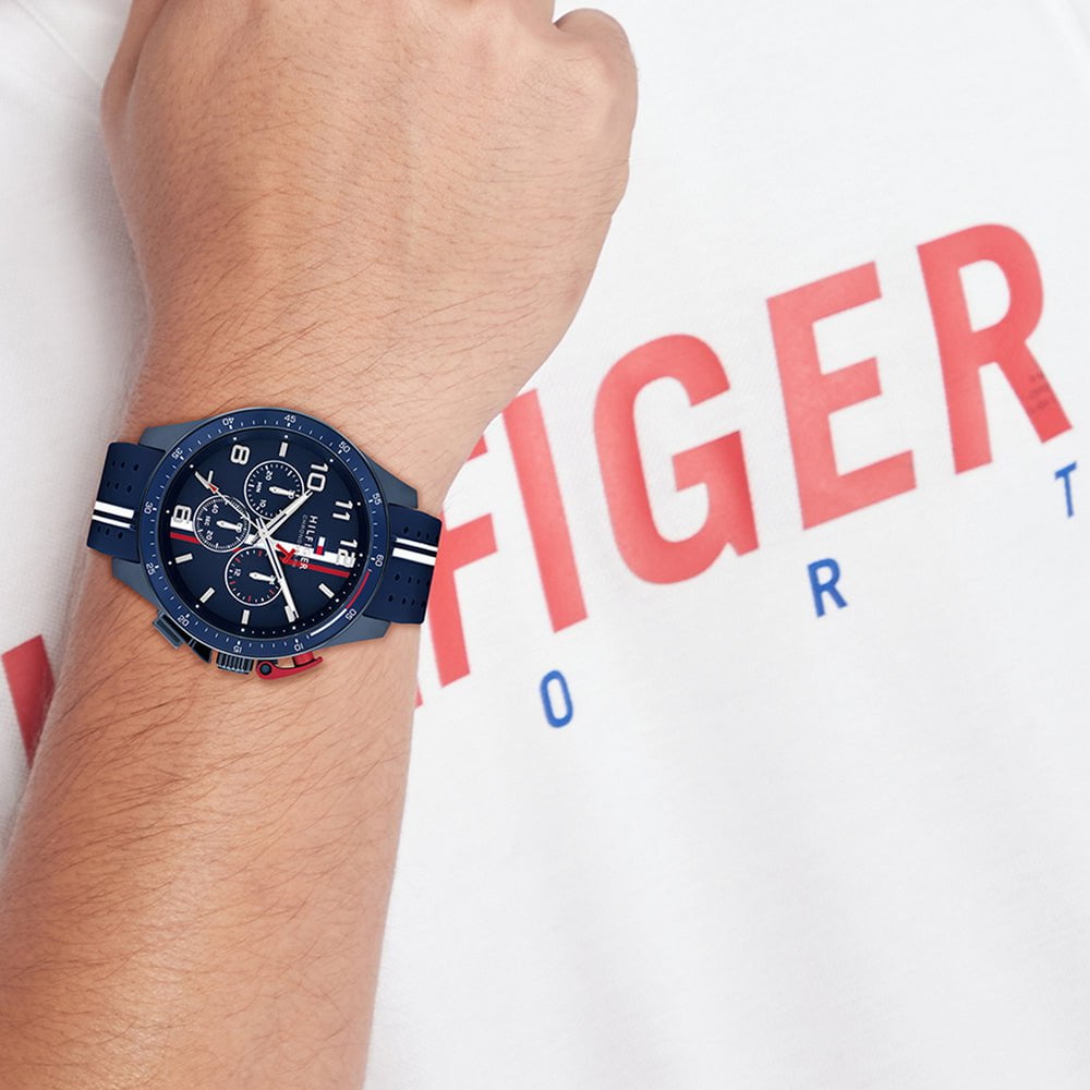 TOMMY HILFIGER Montre TOMMY HILFIGER Homme Bank Chronographe en Silicone 1792169