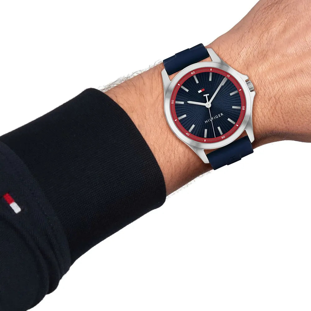 TOMMY HILFIGER Montre TOMMY HILFIGER Homme BRUCE en Silicone Bleu 1710738